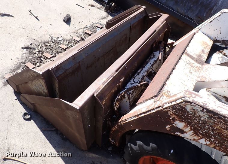 image for item DJ0036 1976 Bobcat 520  skid steer loader