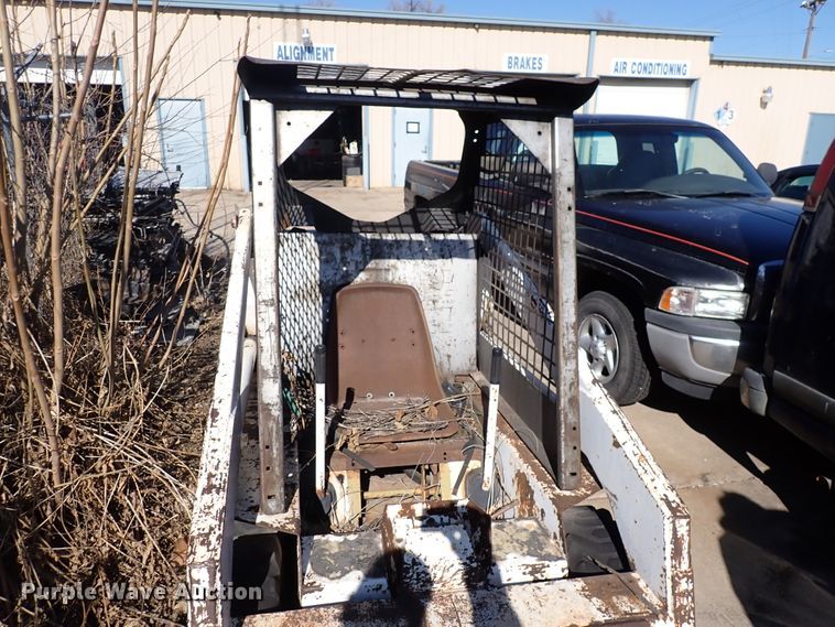 image for item DJ0036 1976 Bobcat 520  skid steer loader