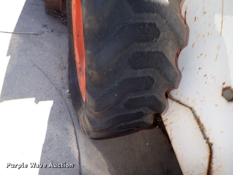 image for item DJ0036 1976 Bobcat 520  skid steer loader