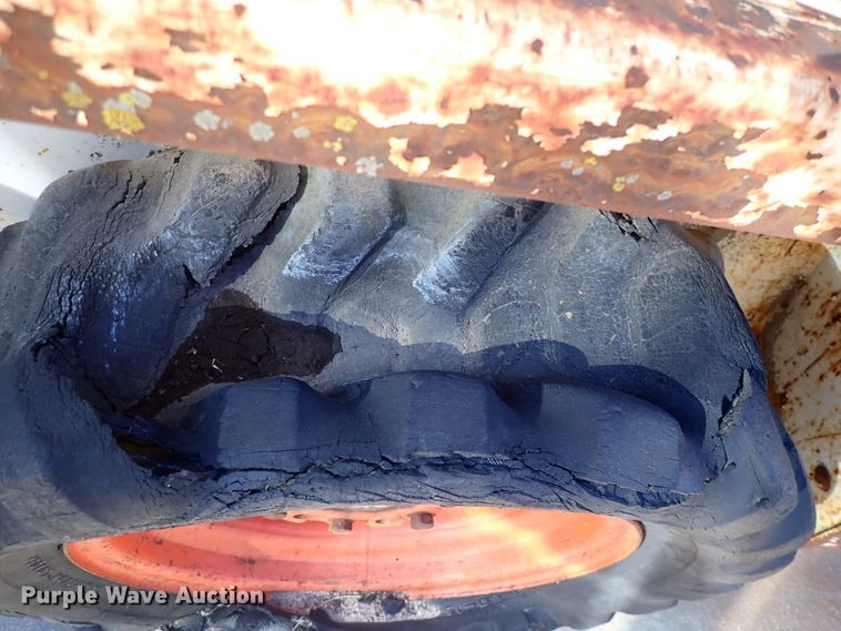 image for item DJ0036 1976 Bobcat 520  skid steer loader