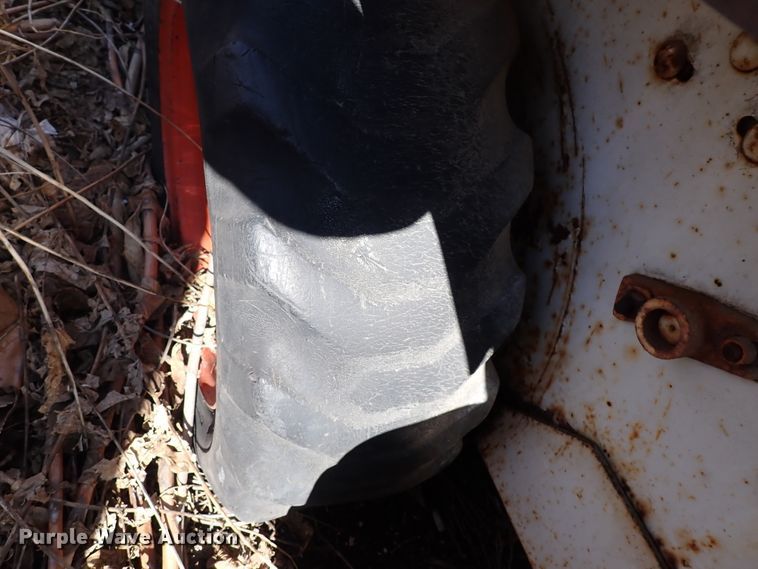 image for item DJ0036 1976 Bobcat 520  skid steer loader