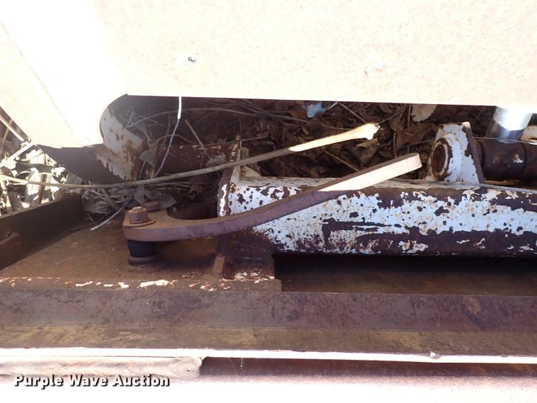 image for item DJ0036 1976 Bobcat 520  skid steer loader