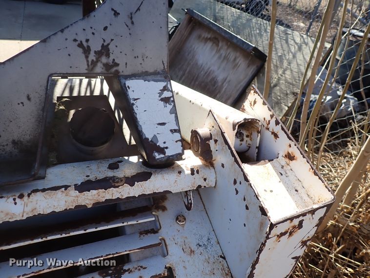 image for item DJ0036 1976 Bobcat 520  skid steer loader