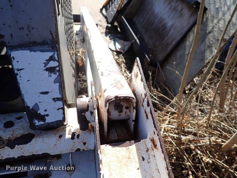 image for item DJ0036 1976 Bobcat 520  skid steer loader