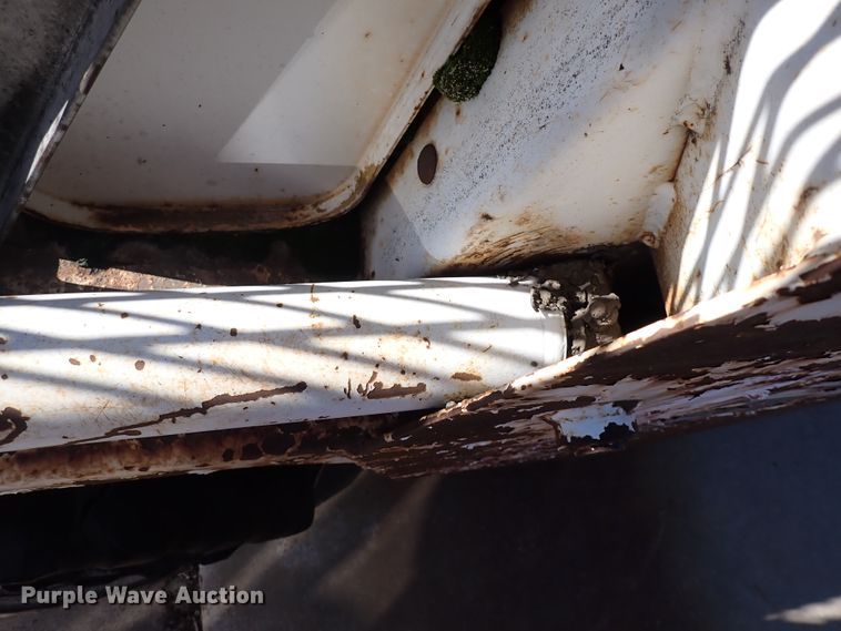 image for item DJ0036 1976 Bobcat 520  skid steer loader