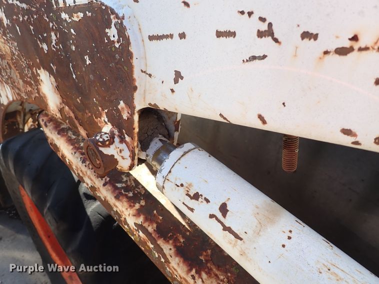 image for item DJ0036 1976 Bobcat 520  skid steer loader