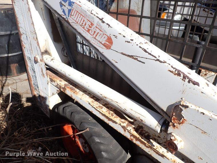 image for item DJ0036 1976 Bobcat 520  skid steer loader