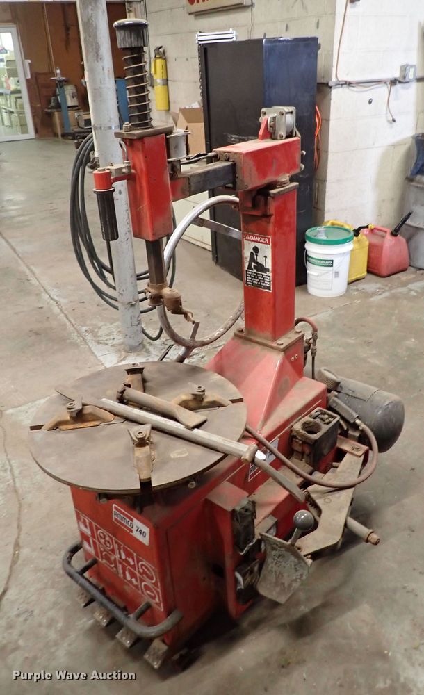 image for item DJ0048 Ammco 740 rim clamp tire machine