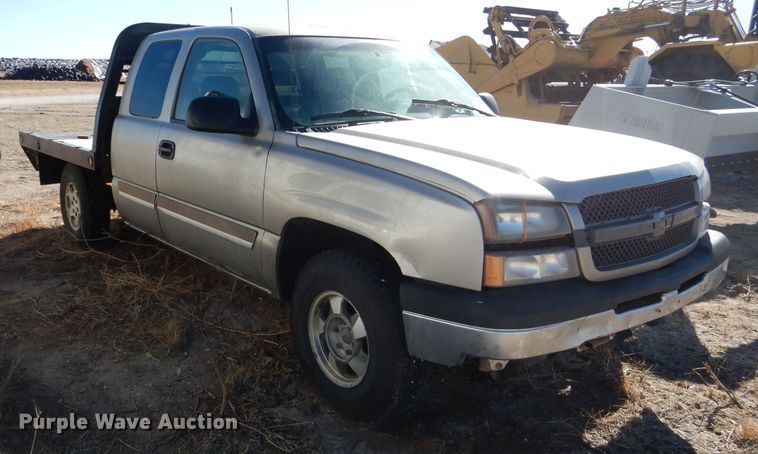 image for item DJ4918 2003 Chevrolet Silverado 1500  Ext. Cab flatbed pickup truck