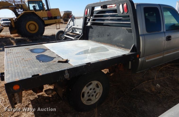 image for item DJ4918 2003 Chevrolet Silverado 1500  Ext. Cab flatbed pickup truck