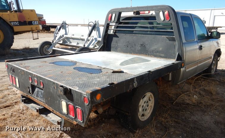 image for item DJ4918 2003 Chevrolet Silverado 1500  Ext. Cab flatbed pickup truck