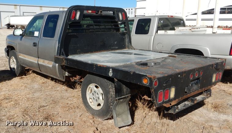 image for item DJ4918 2003 Chevrolet Silverado 1500  Ext. Cab flatbed pickup truck