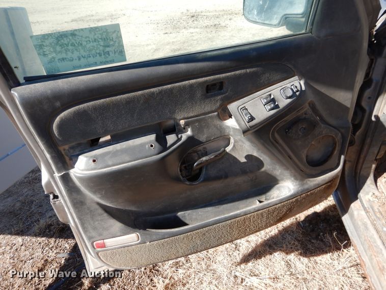 image for item DJ4918 2003 Chevrolet Silverado 1500  Ext. Cab flatbed pickup truck