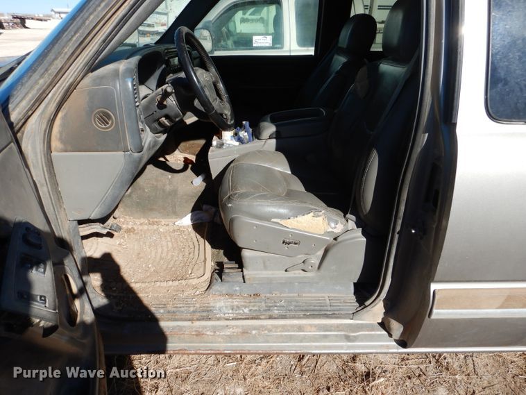 image for item DJ4918 2003 Chevrolet Silverado 1500  Ext. Cab flatbed pickup truck