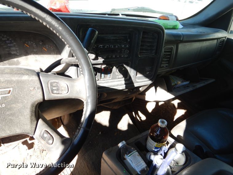 image for item DJ4918 2003 Chevrolet Silverado 1500  Ext. Cab flatbed pickup truck