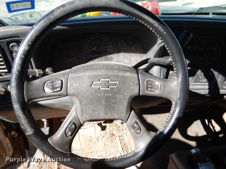 image for item DJ4918 2003 Chevrolet Silverado 1500  Ext. Cab flatbed pickup truck