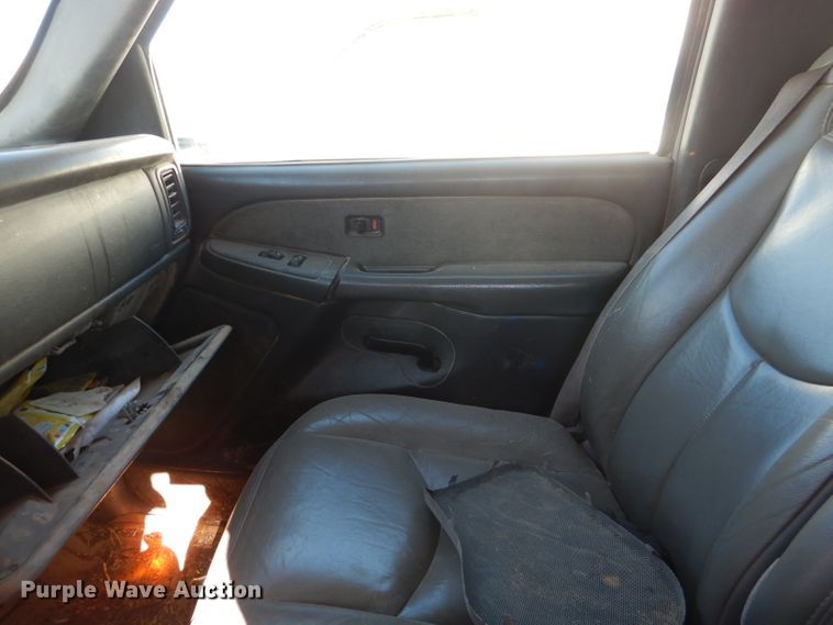 image for item DJ4918 2003 Chevrolet Silverado 1500  Ext. Cab flatbed pickup truck