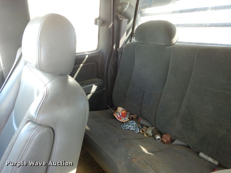 image for item DJ4918 2003 Chevrolet Silverado 1500  Ext. Cab flatbed pickup truck