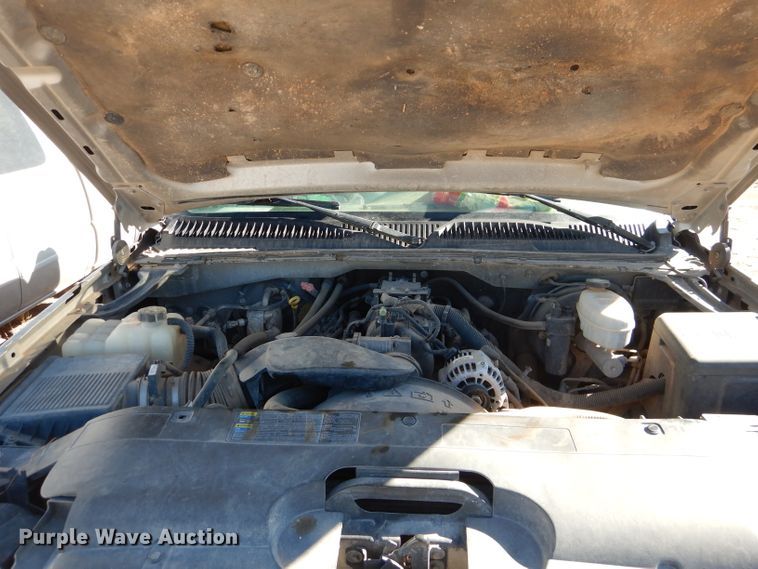 image for item DJ4918 2003 Chevrolet Silverado 1500  Ext. Cab flatbed pickup truck