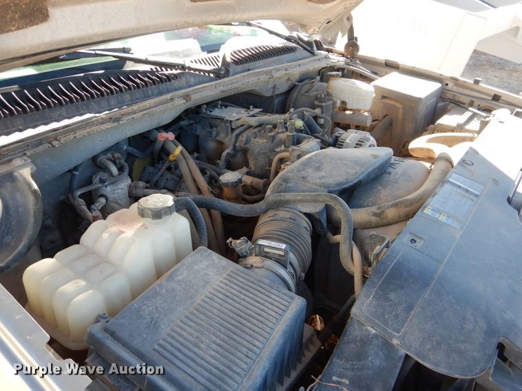 image for item DJ4918 2003 Chevrolet Silverado 1500  Ext. Cab flatbed pickup truck