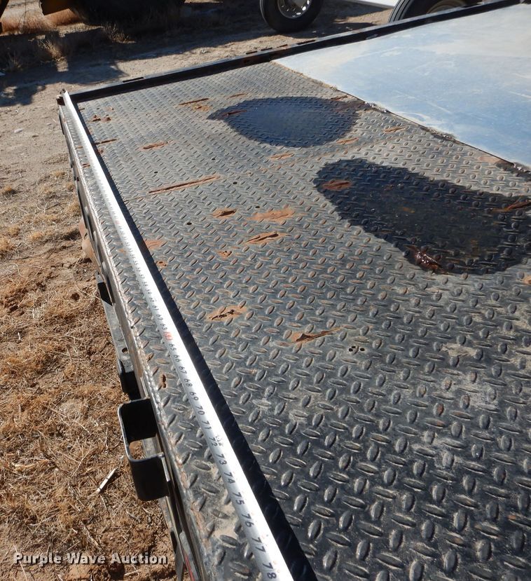 image for item DJ4918 2003 Chevrolet Silverado 1500  Ext. Cab flatbed pickup truck