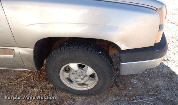 image for item DJ4918 2003 Chevrolet Silverado 1500  Ext. Cab flatbed pickup truck