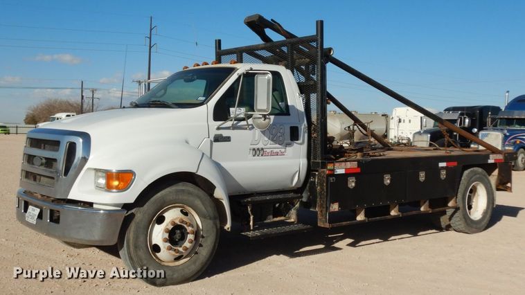 image for item DJ8206 2006 Ford F650  winch truck