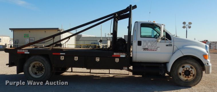 image for item DJ8206 2006 Ford F650  winch truck