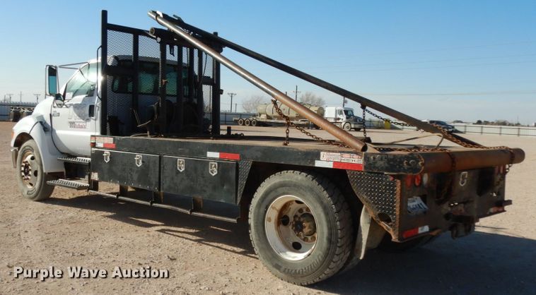 image for item DJ8206 2006 Ford F650  winch truck