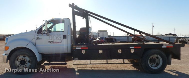 image for item DJ8206 2006 Ford F650  winch truck