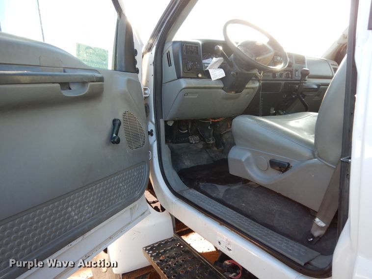 image for item DJ8206 2006 Ford F650  winch truck