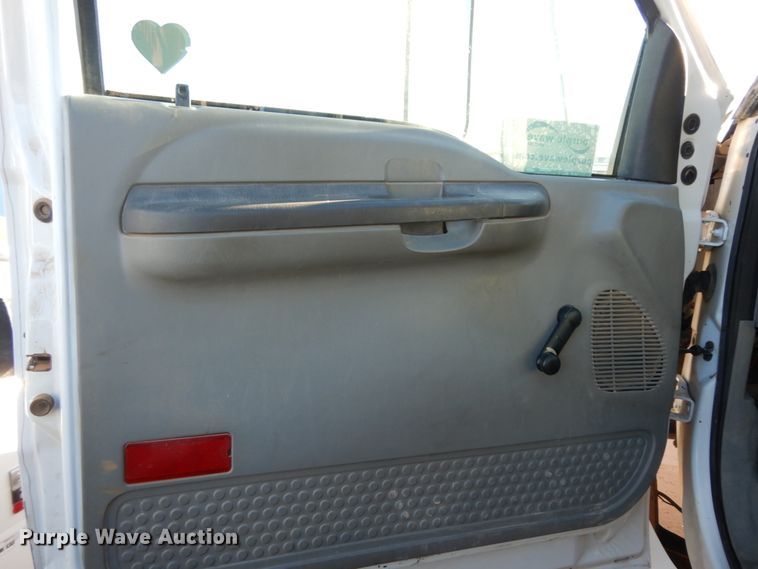 image for item DJ8206 2006 Ford F650  winch truck