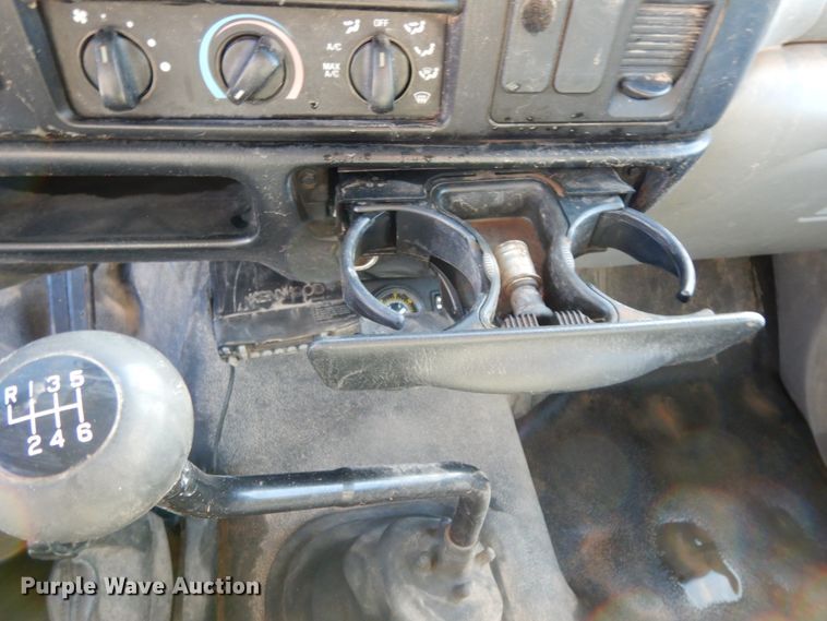 image for item DJ8206 2006 Ford F650  winch truck