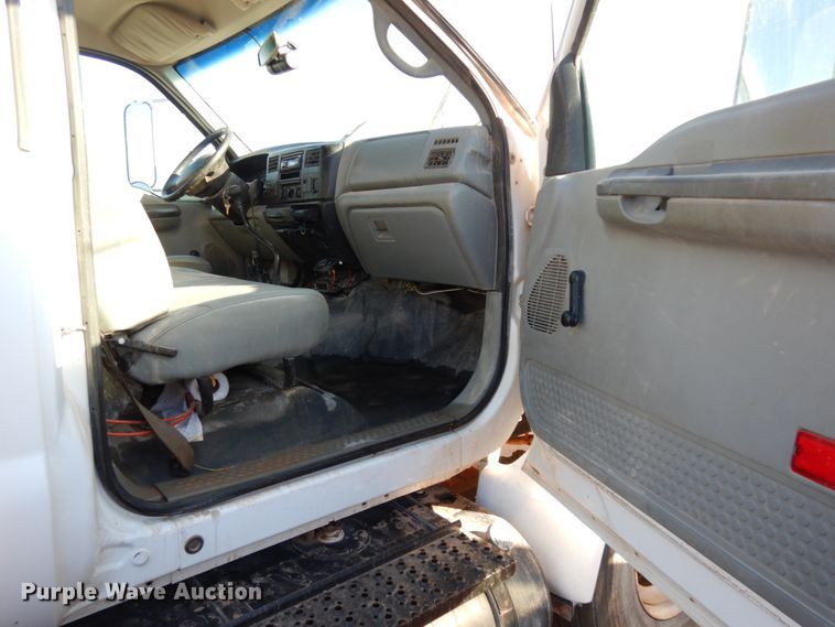 image for item DJ8206 2006 Ford F650  winch truck