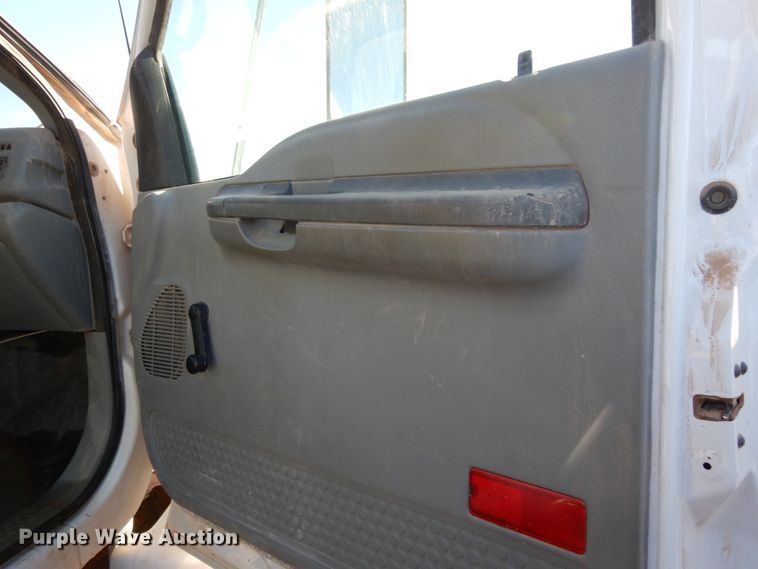 image for item DJ8206 2006 Ford F650  winch truck