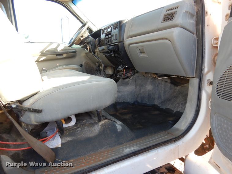 image for item DJ8206 2006 Ford F650  winch truck