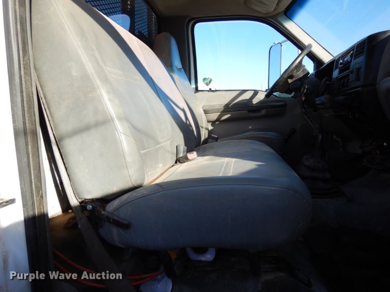 image for item DJ8206 2006 Ford F650  winch truck