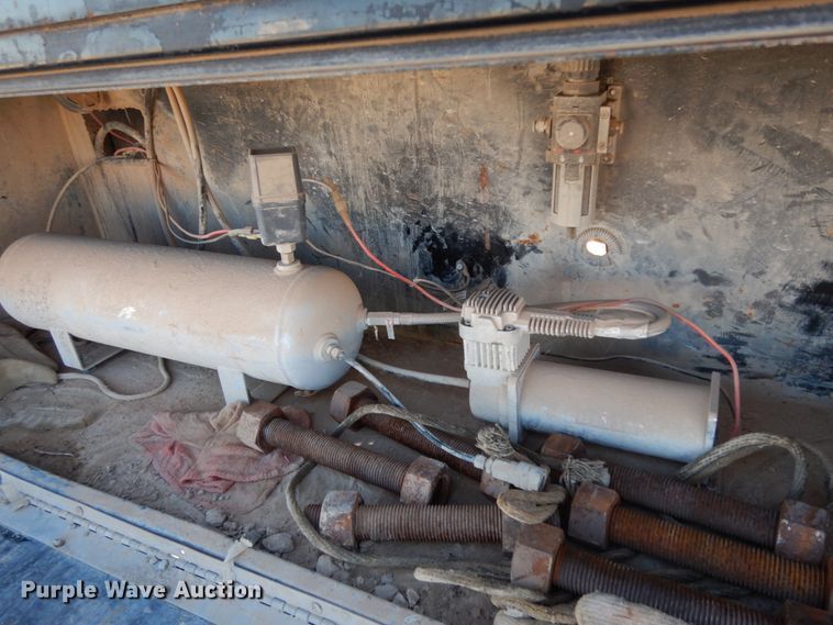 image for item DJ8206 2006 Ford F650  winch truck