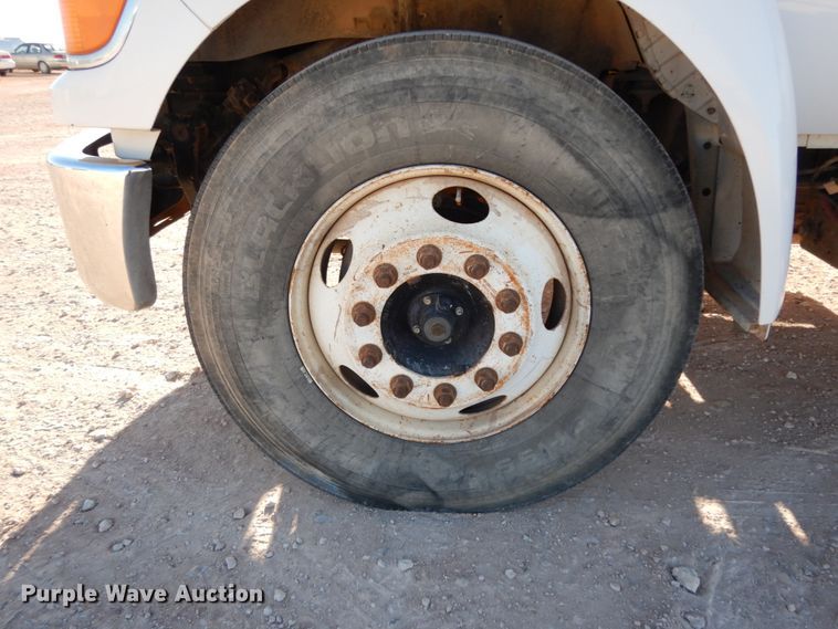 image for item DJ8206 2006 Ford F650  winch truck