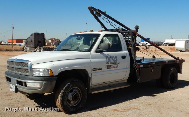 image for item DJ8208 2001 Dodge Ram 3500  winch truck