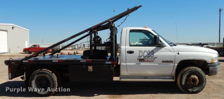 image for item DJ8208 2001 Dodge Ram 3500  winch truck