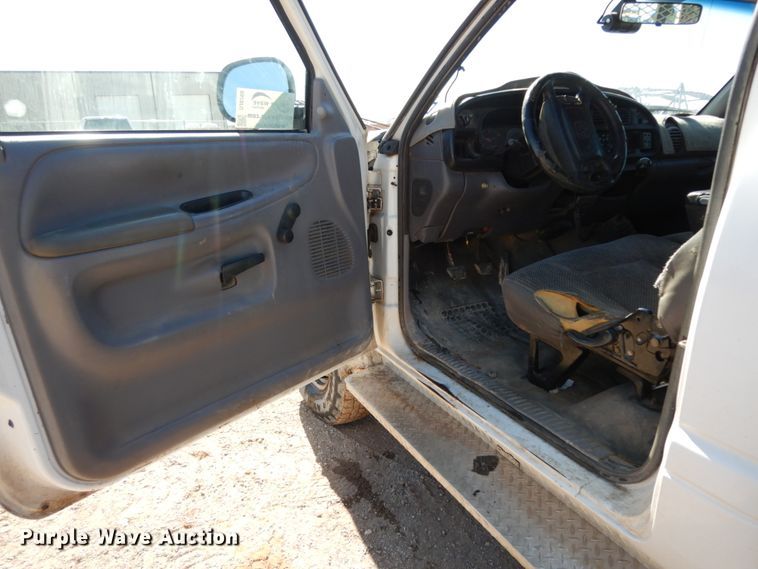 image for item DJ8208 2001 Dodge Ram 3500  winch truck