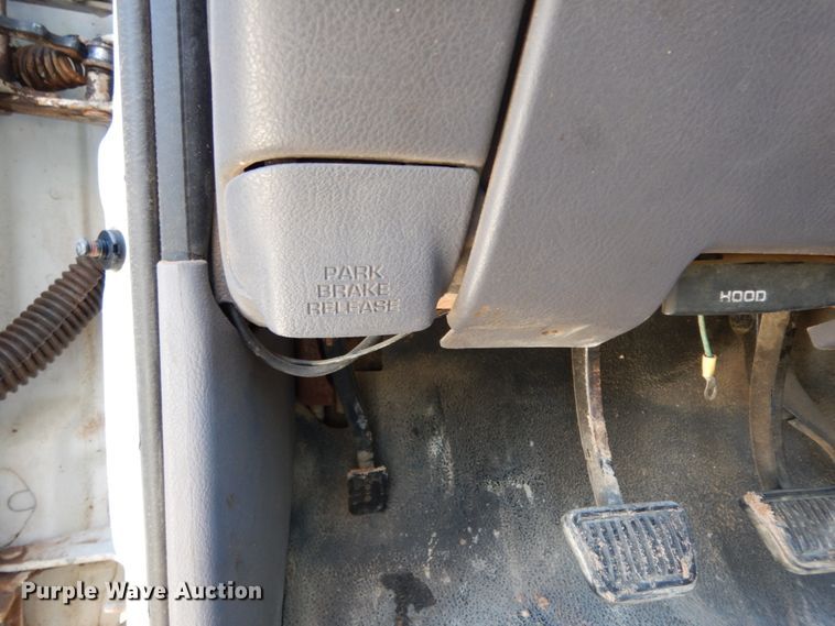 image for item DJ8208 2001 Dodge Ram 3500  winch truck