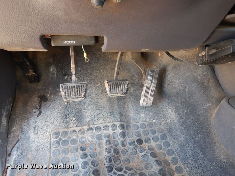 image for item DJ8208 2001 Dodge Ram 3500  winch truck