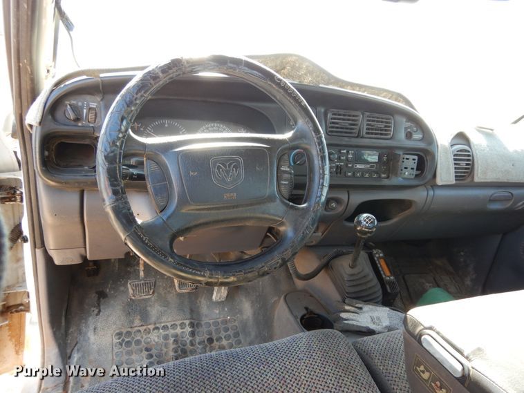 image for item DJ8208 2001 Dodge Ram 3500  winch truck