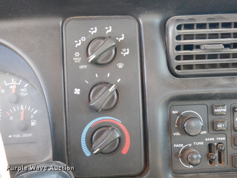 image for item DJ8208 2001 Dodge Ram 3500  winch truck