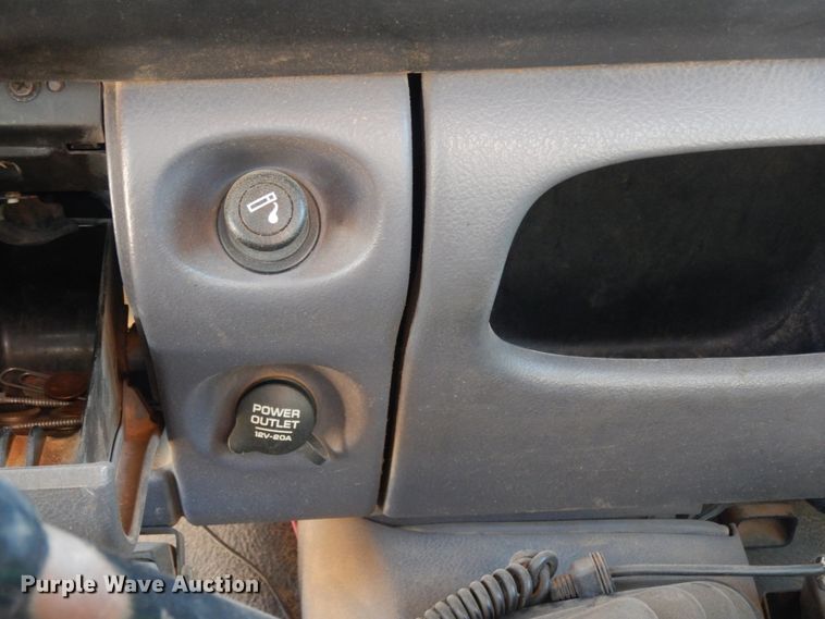 image for item DJ8208 2001 Dodge Ram 3500  winch truck