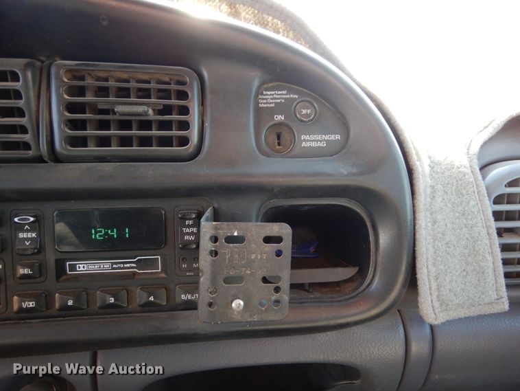 image for item DJ8208 2001 Dodge Ram 3500  winch truck