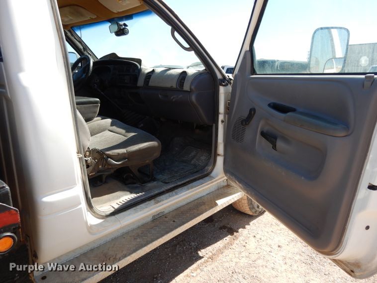 image for item DJ8208 2001 Dodge Ram 3500  winch truck