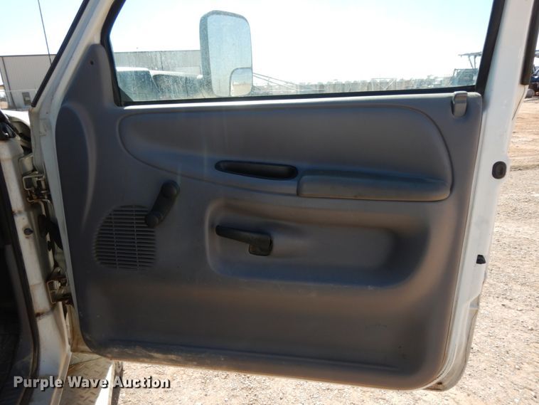 image for item DJ8208 2001 Dodge Ram 3500  winch truck